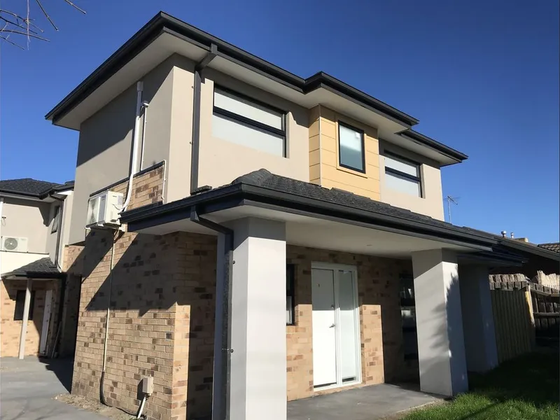 MODERN TWO BEDROOM TOWNHOUSE