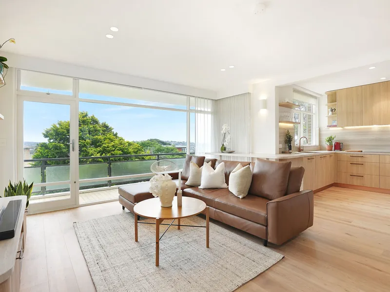Luxurious north facing apartment only 650m to Balmoral Beach