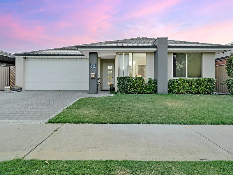 PERFECT FAMILY HOME IN WHITBY ESTATE!