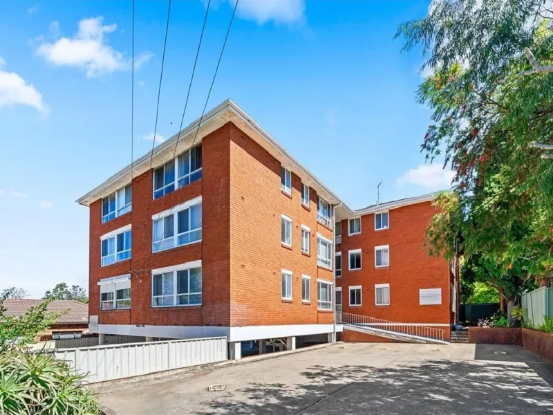 ***FIRST WEEK RENT FREE *** - Renovated Two Bedroom Apartment with Car Space