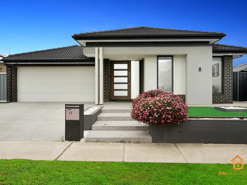 !!!! North Facing Prestigious Family Home In Outstanding Location !!!!