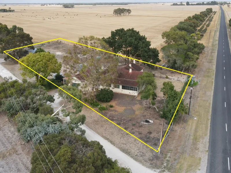 Character Home on an Acre – Minutes from Historic Penola