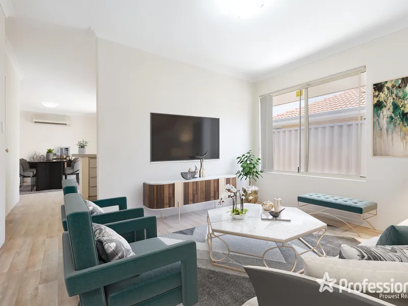 Neat easy to care for villa- Walk to Shops - AVAILABLE NOW