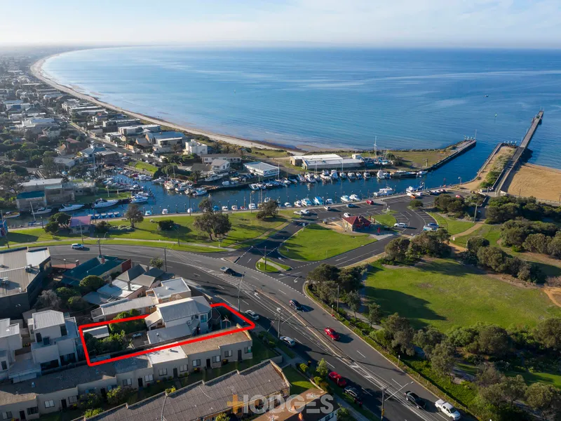 Enjoy the Lifestyle – Relax in the Oasis