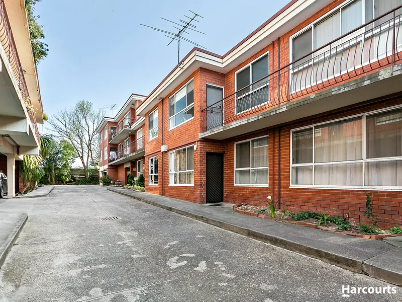 Newly Renovated 2-Bedroom Unit in Service Lane