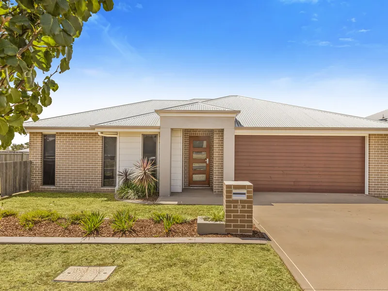 Family size unit with big yard and side access