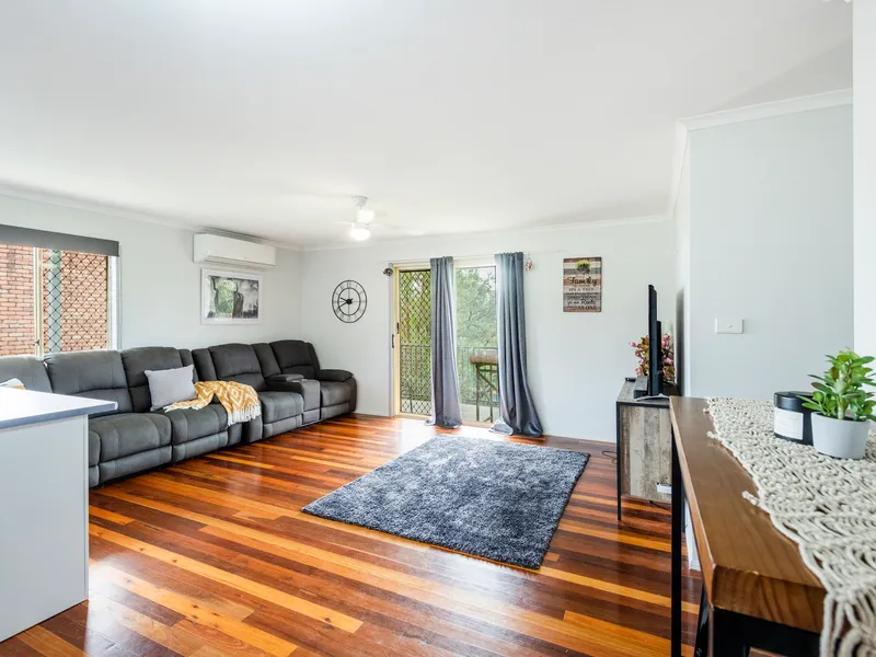 TIDY AIR CONDITIONED HOME