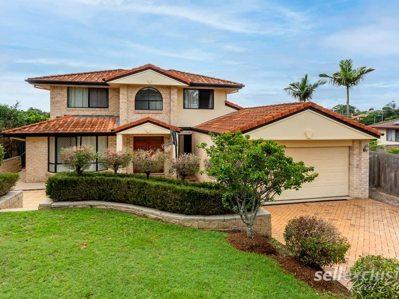 5 BEDROOM EXECUTIVE FAMILY HOME IN SECURE ESTATE!