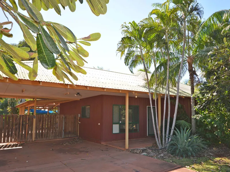 Large Family Home with Pool. 