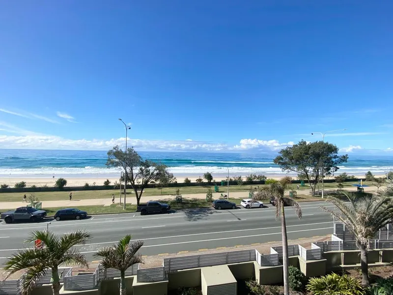 Spacious, Absolute Beachfront Apartment with Resort Facilities