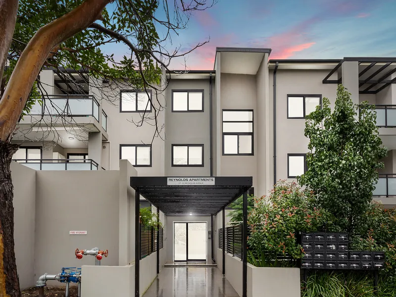 Immaculate North Facing Courtyard Apartment in Ultra-Convenient Locale