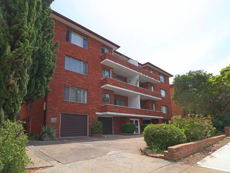 Refurbished 2 Bedroom close to station