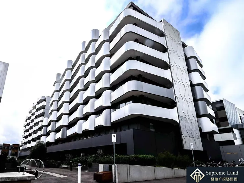 2Bed+1Bath+1Parking with Unbeatable Location! Just what you're looking for!