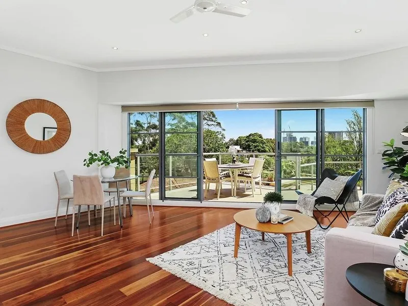 Top Floor Location. Uninterrupted Views from the Balcony