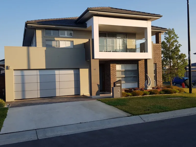 Stylish House in Ponds