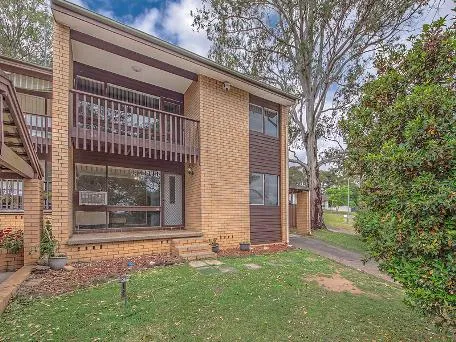 Fabulous Townhouse and Courtyard - Whipbird Ave , Ingleburn