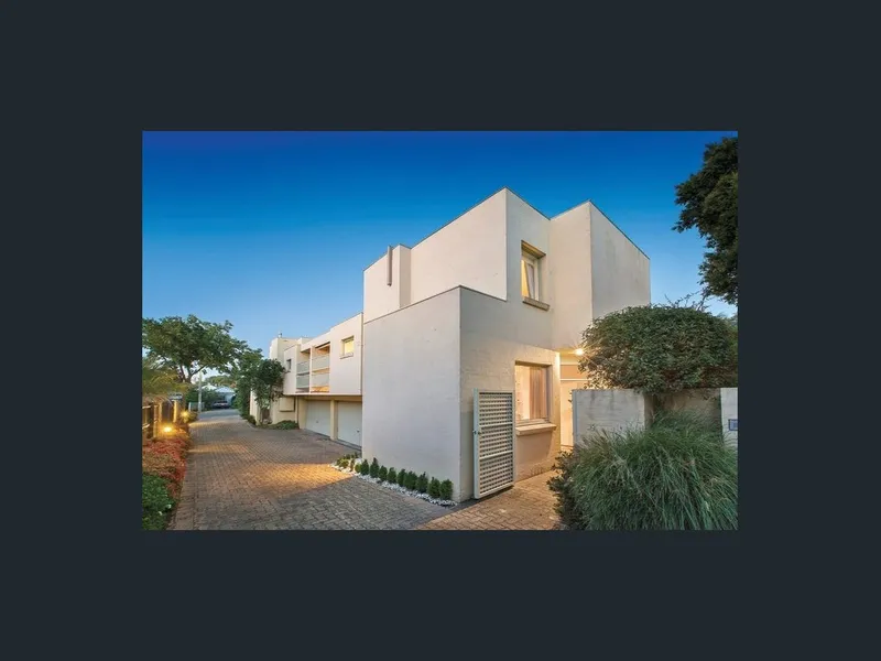 Modern Double-Story Townhouse with 2-Car Garage in Hawthorn East
