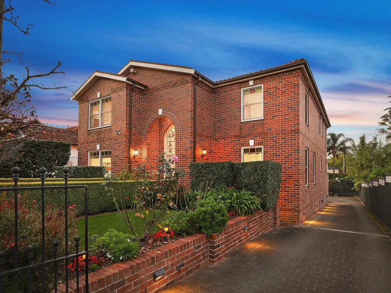 THE ULTIMATE GRAND FAMILY HOME IN PRESTIGE POSITION