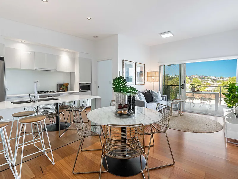 Top floor Bulimba unit - ultimate luxury and lifestyle!