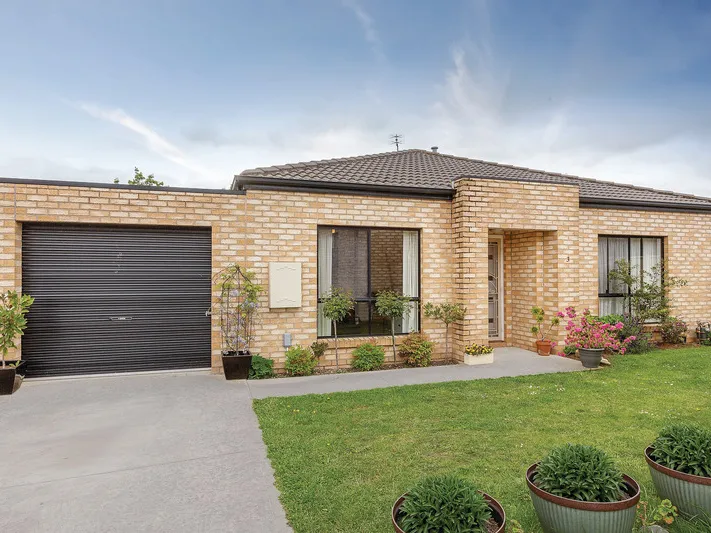 LOW MAINTENANCE LIVING CLOSE TO AMENITIES