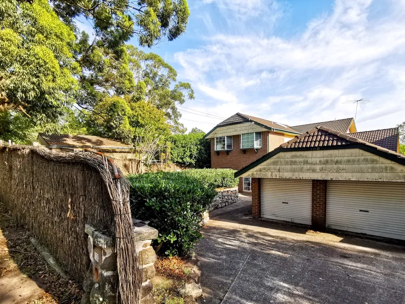 PET FRIENDLY FAMILY HOME WITH POOL TO ENJOY