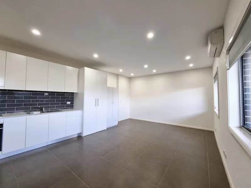 Low Maintenance Studio with Street Access!!