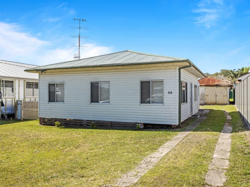 CLOSE DISTANCE TO THE BEACHES AND TO TUGGERAH LAKES WALKING TRACK.