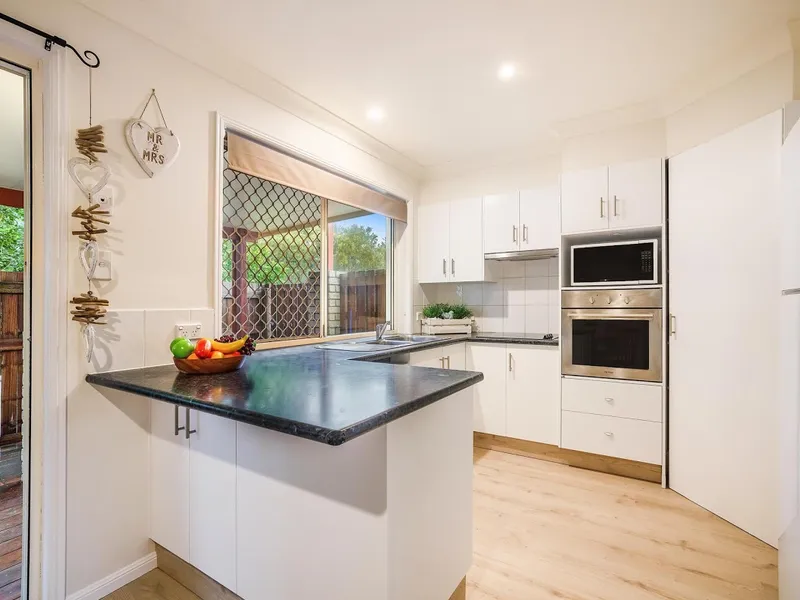Stunning Townhome in Mid Banora- Move In Ready!