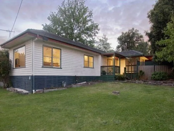 Big Views and weatherboard style. Available 10/09/2022