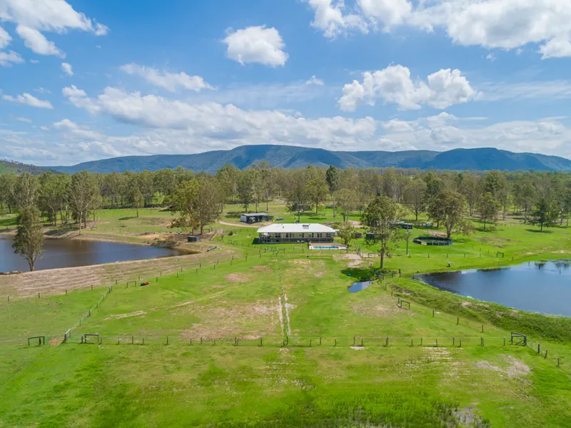 40 Acres, 4 Dams, Large House, Pool.. the list goes on!