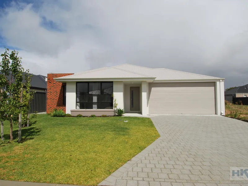 LARGE MODERN HOME !