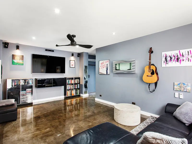 GROUND FLOOR APARTMENT DIRECTLY ACROSS FROM THE BEACH!  | HODGES CAULFIELD