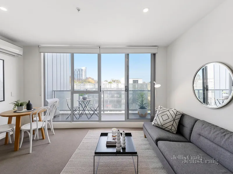 Outstanding views in central position