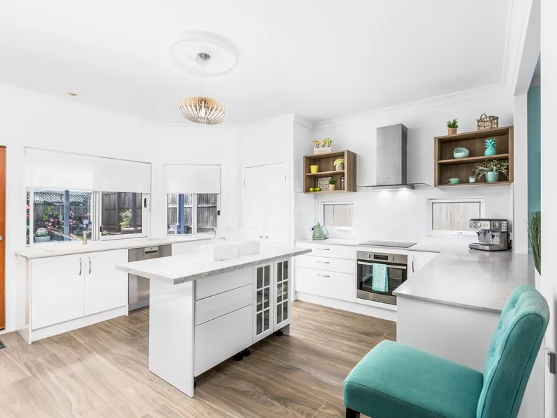 Beautifully Renovated Home in Jetty Walk Lakeside Precinct