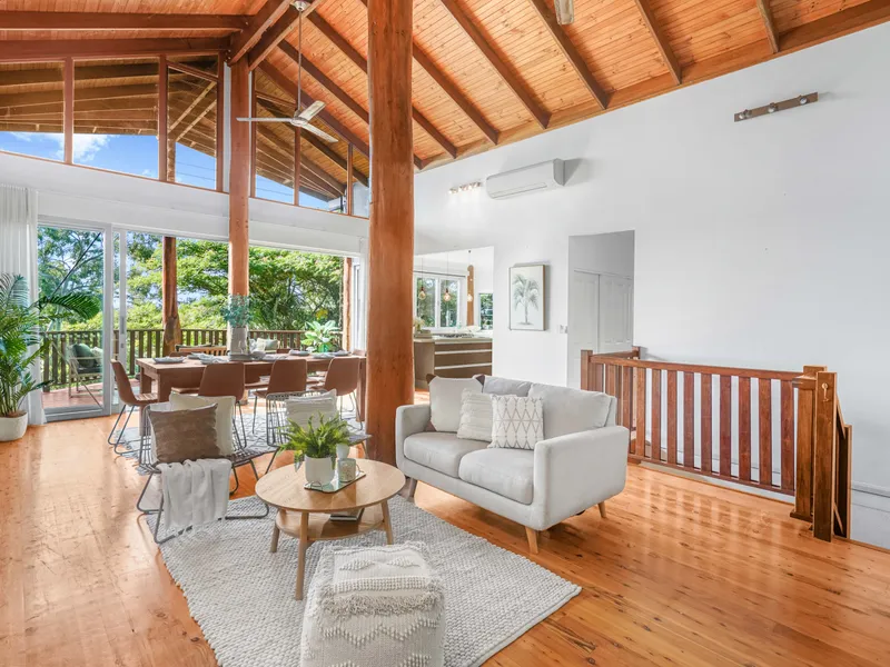 GORGEOUS HIGH SET HOME TUCKED AWAY IN THE RAINFOREST