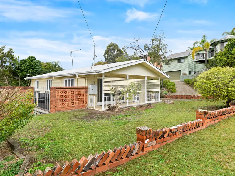 Renovated home on a corner block in Carina!