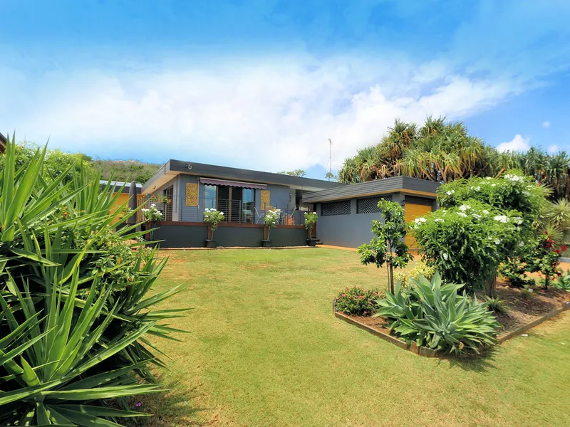 FAMILY HOME WITH VIEWS - RURAL AND OCEAN...INVESTMENT OPPORTUNITY.