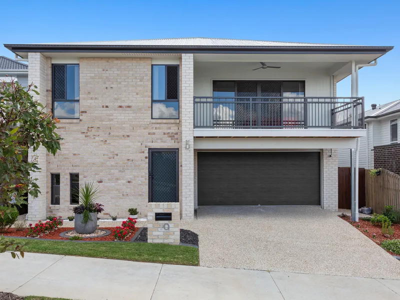 Luxurious family home with Multi-Generational Living!!!