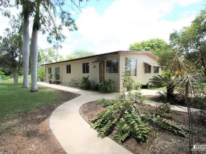 9 ACRES ONLY 3 KM FROM TOWN