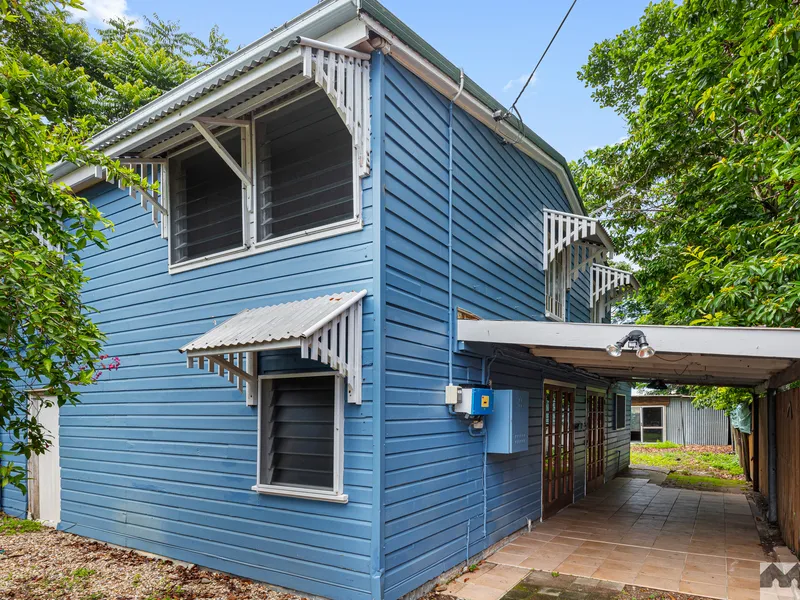 RENOVATOR ONE STREET FROM THE WATERFRONT