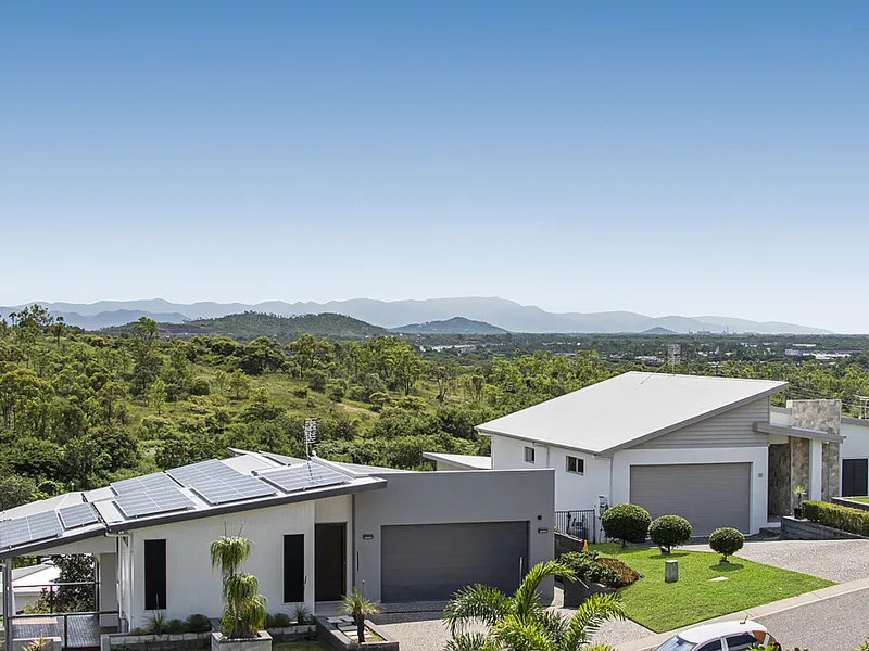 STUNNING MOUNTAIN AND HILLSIDE VISTAS