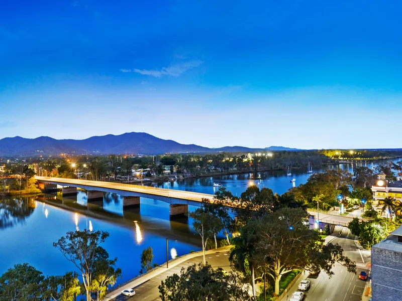 STYLISH RIVERFRONT LIVING