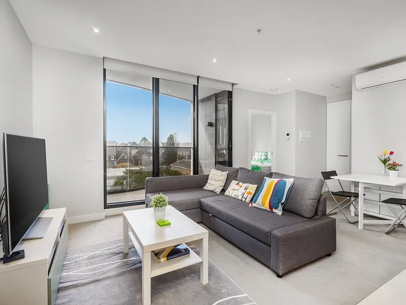 Stunning Like New Apartment, Walk To Everything!