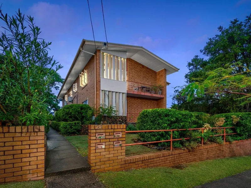 Trendy, Renovated Unit in Fantastic Clayfield Position