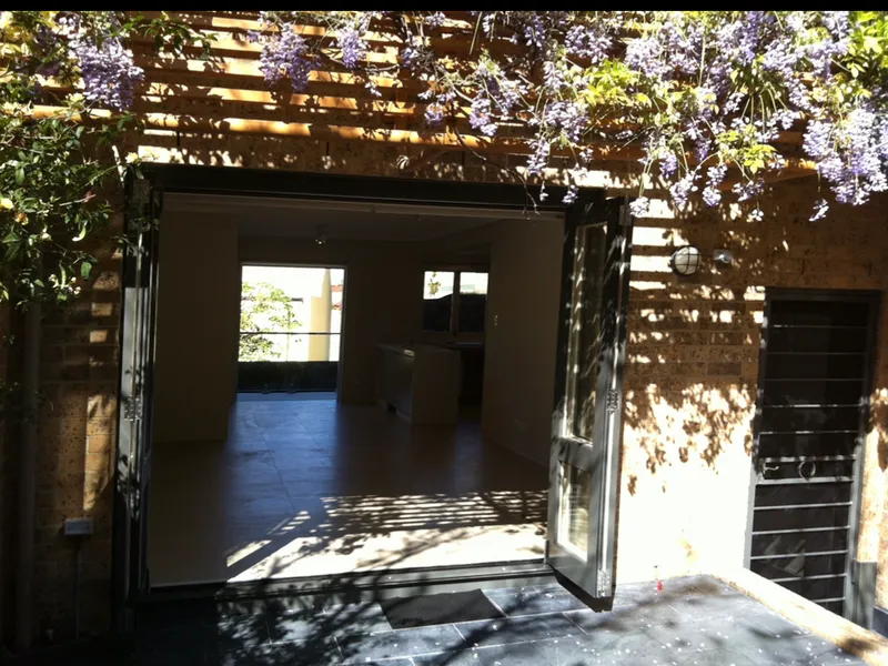 Green Oasis 2 bedrooms 2 bathrooms 2 levels Townhouse in the heart of Surry Hills