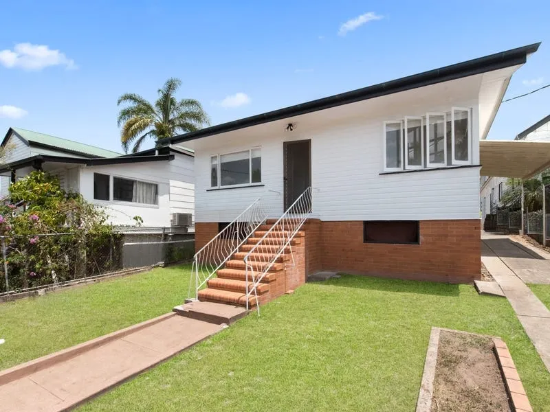 More Charms than Casanova! Spacious & Renovated Cottage!