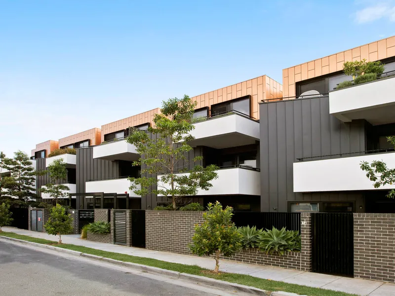 Al Fresco Apartment with Balcony Luxe!