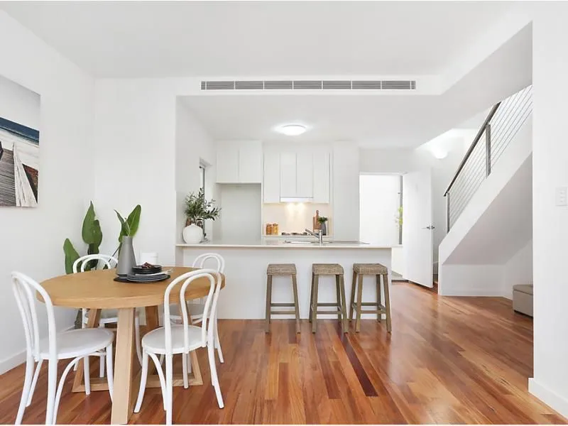 MODERN 3-BEDROOM TOWNHOUSE + STUDY ROOM