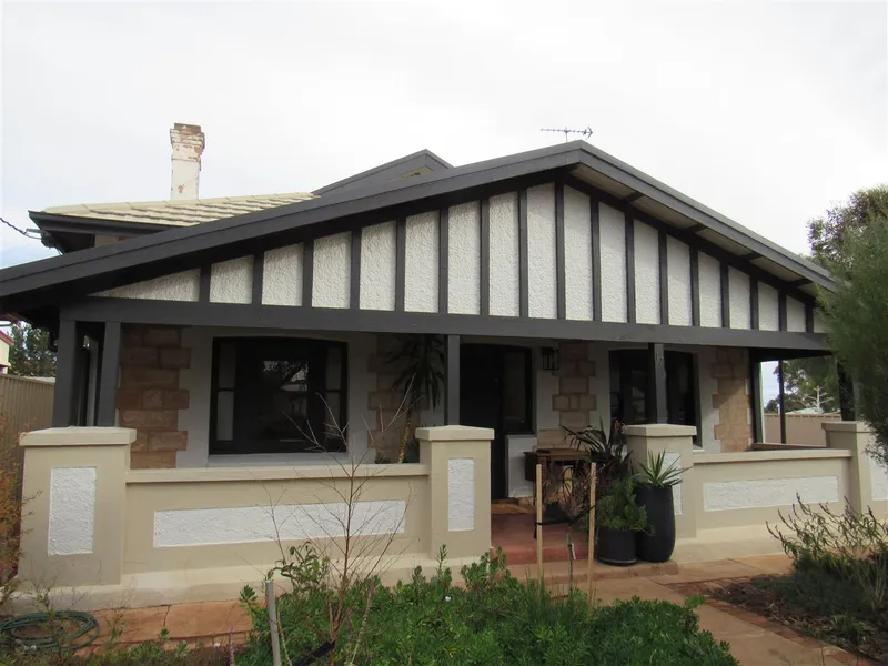 Beautifully Renovated Stone Bungalow