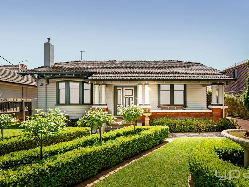 STUNNING CALIFORNIAN BUNGALOW WITH COMMERCIAL POTENTIAL